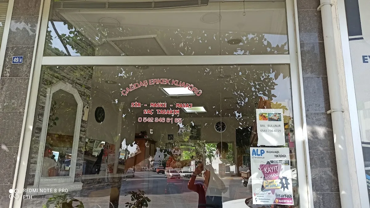 Çağdaş erkek kuaförü