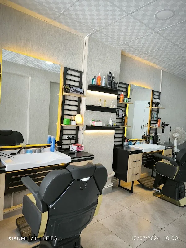 Üç yıldız BARBER SHOP