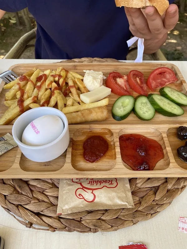 Kandıra Havuzlu Bahçe Kafe